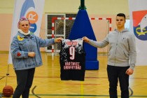 Amatorska drużyna Iskra Basket z nowymi strojami