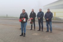 Groszki: Z okazji Święta Niepodległości złożyli kwiaty przy obelisku