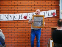 Dębień: Danie wspólnych chwil – słodkie spotkanie z pszczołami