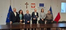 Zabytkowa część Szkoły Podstawowej w Rybnie zyska nowy dach