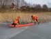 Strażacy ćwiczyli na lodzie 