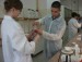 Uczniowie ZS Rybno na zajęciach laboratoryjnych