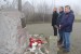 Groszki: Z okazji Święta Niepodległości złożyli kwiaty przy obelisku
