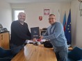 Tekst alternatywny: Bezpieczniej i nowocześniej - rusza modernizacja dachu szkoły