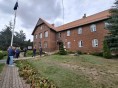 Tekst alternatywny: Nowy dach w Szkole Podstawowej w Rybnie 