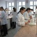 Uczniowie ZS Rybno na zajęciach laboratoryjnych