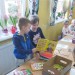 Przedszkolaki otrzymały książeczki i kolorowanki